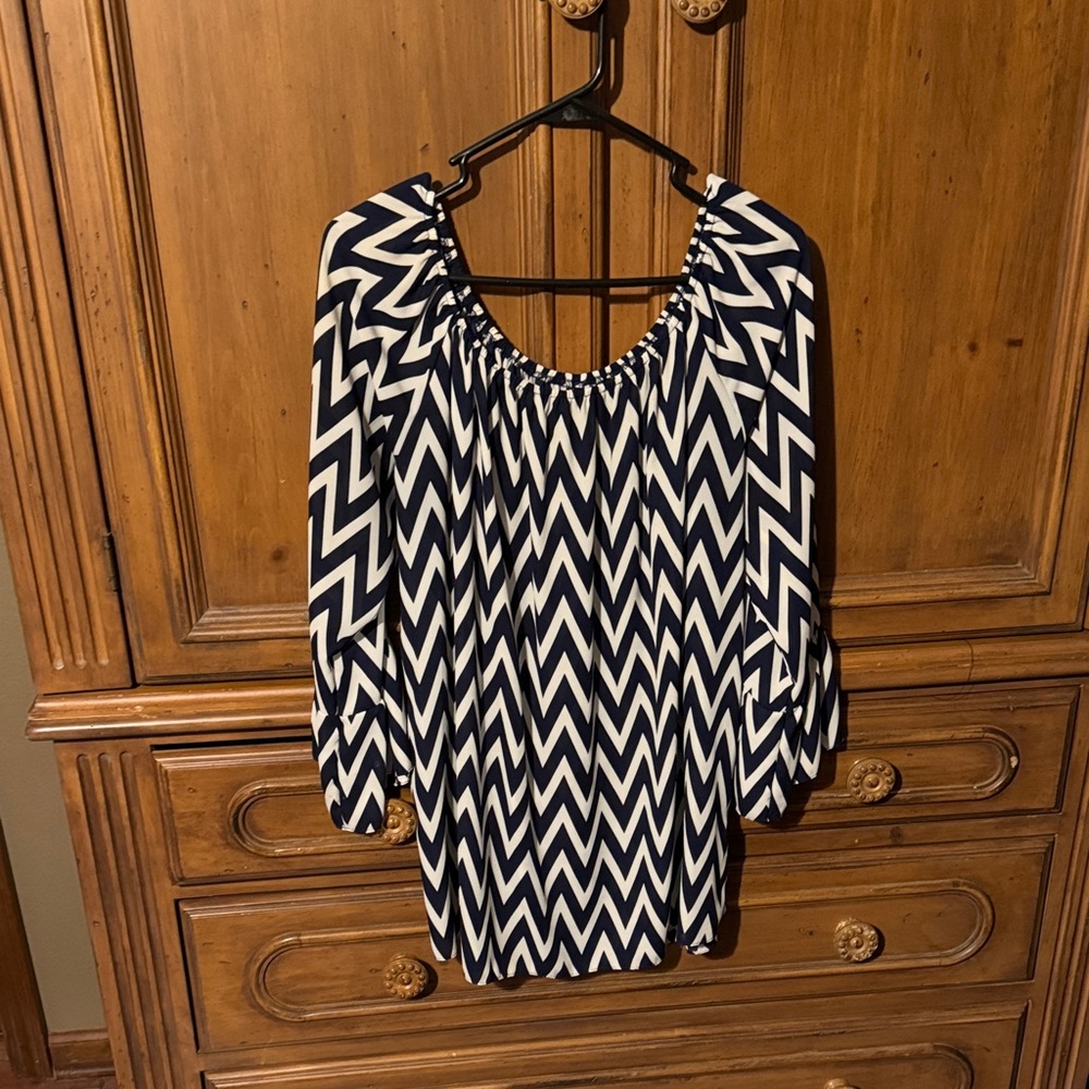 Emma Rose Chevron Patterned Navy and White Women's Top. More like Sz Medium.